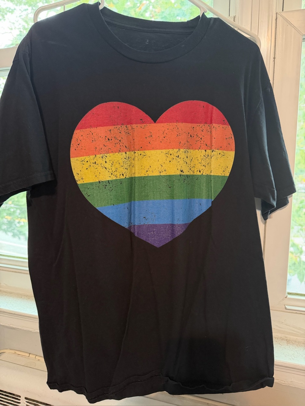 Black Short-Sleeve Tee with Rainbow Heart Graphic xl